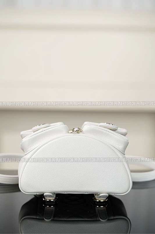 샤넬23P듀마백팩화이트 20260205-133235-018루.jpg