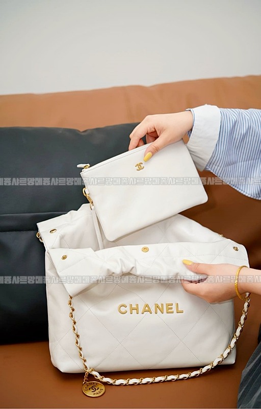 샤넬22P핸드백스몰화이트금장 wsxc1770312091775_4루.jpg