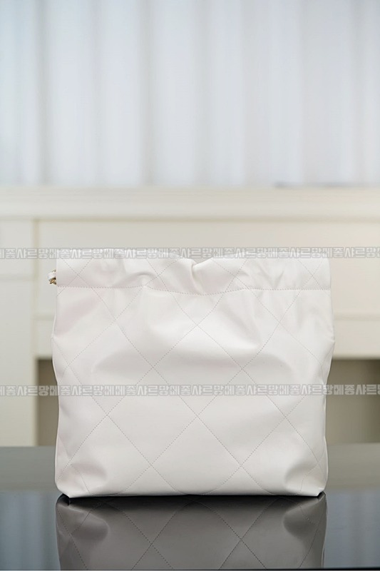 샤넬22P핸드백스몰화이트금장 wsxc1770312120129_1루.jpg