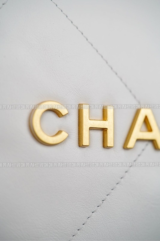 샤넬22P핸드백스몰화이트금장 wsxc1770312122435_1루.jpg