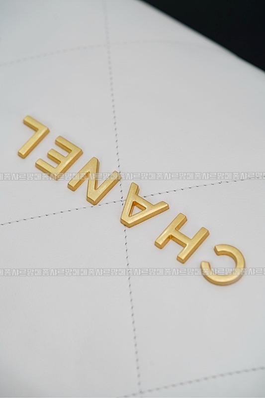 샤넬22P핸드백스몰화이트금장 wsxc1770312122515_4루.jpg