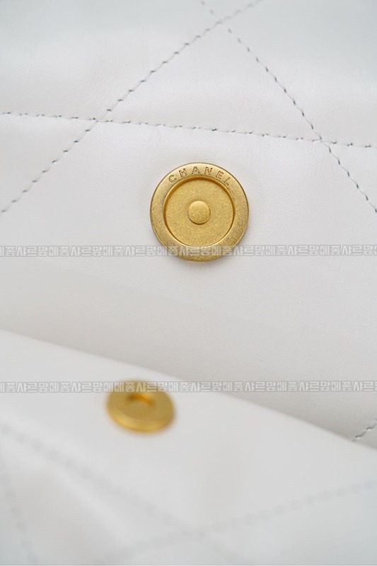 샤넬22P핸드백스몰화이트금장 wsxc1770312122658_5루.jpg