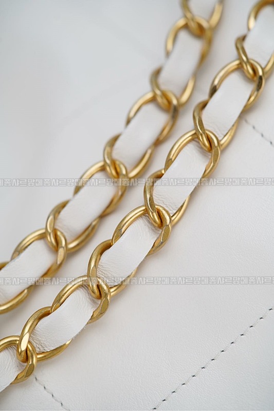 샤넬22P핸드백스몰화이트금장 wsxc1770312122745_7루.jpg