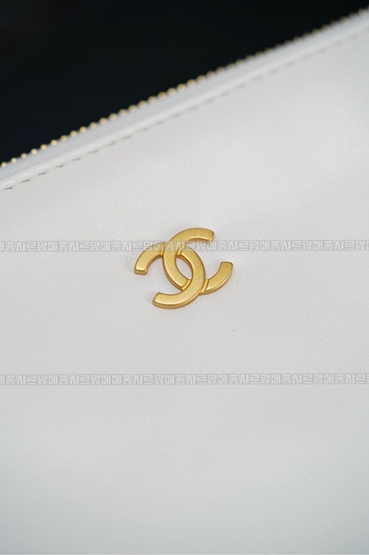 샤넬22P핸드백스몰화이트금장 wsxc1770312128576_5루.jpg