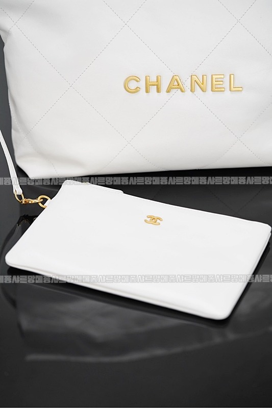 샤넬22P핸드백스몰화이트금장 wsxc1770312128532_4루.jpg