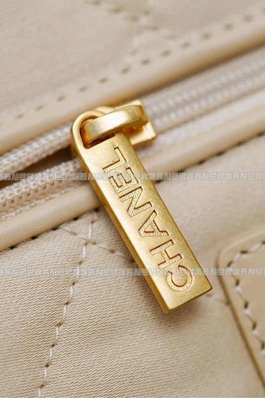 샤넬22P핸드백스몰화이트금장 wsxc1770312128481_2루.jpg