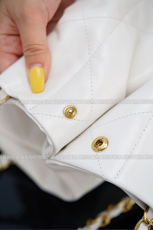 샤넬22P핸드백스몰화이트금장 wsxc1770312128634_7루.jpg