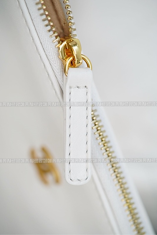 샤넬22P핸드백스몰화이트금장 wsxc1770312128706_10루.jpg