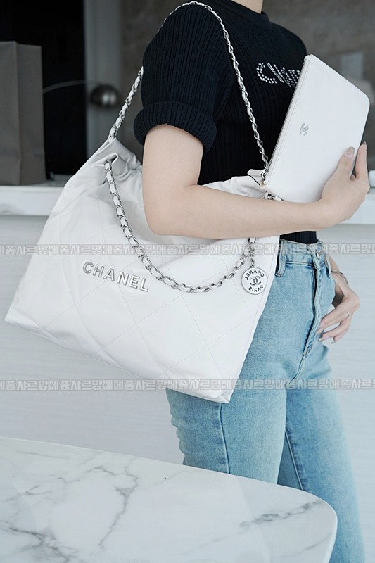 샤넬22P핸드백미디움화이트은장 20260206-092934-002루.jpg