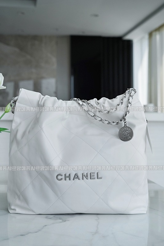 샤넬22P핸드백미디움화이트은장 20260206-092935-013루.jpg