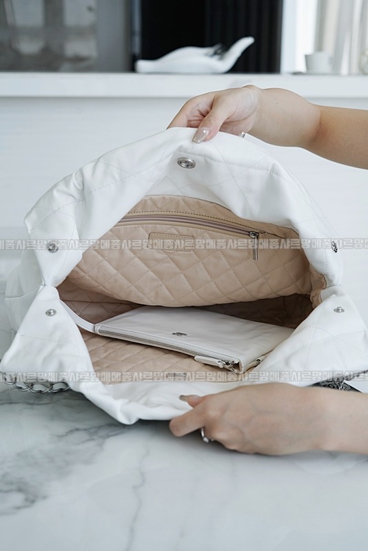 샤넬22P핸드백미디움화이트은장 20260206-092936-015루.jpg
