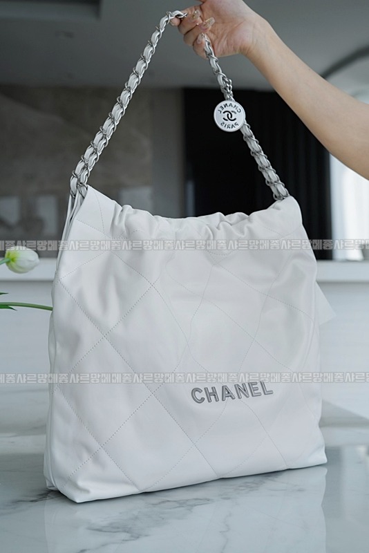 샤넬22P핸드백미디움화이트은장 20260206-092936-017루.jpg