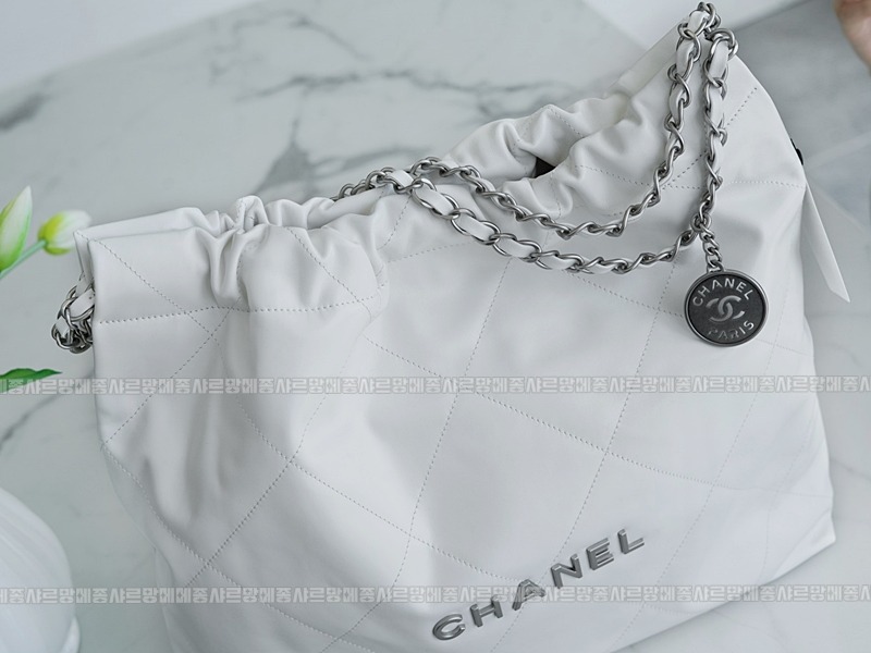 샤넬22P핸드백미디움화이트은장 20260206-092936-018루.jpg