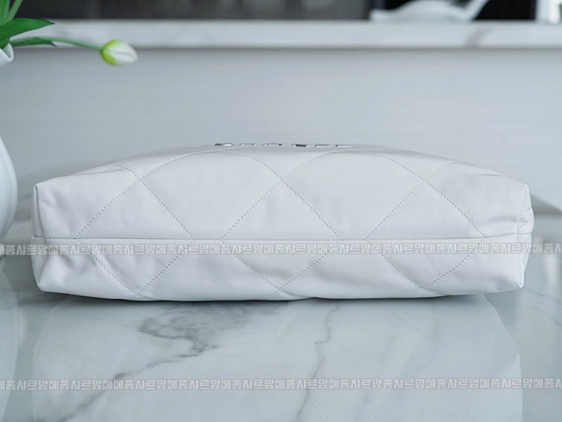 샤넬22P핸드백미디움화이트은장 20260206-092936-016루.jpg