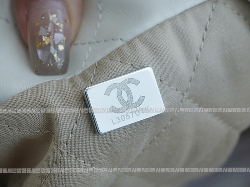 샤넬22P핸드백미디움화이트은장 20260206-092936-020루.jpg