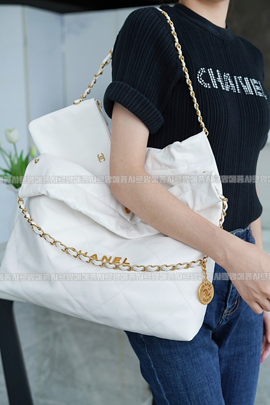샤넬22P핸드백미디움화이트금장 20260206-094407-002루.jpg