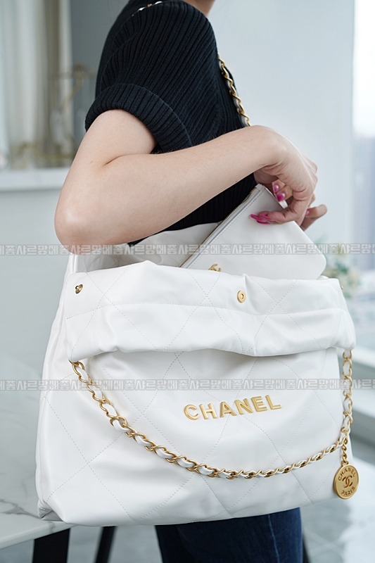 샤넬22P핸드백미디움화이트금장 20260206-094408-004루.jpg
