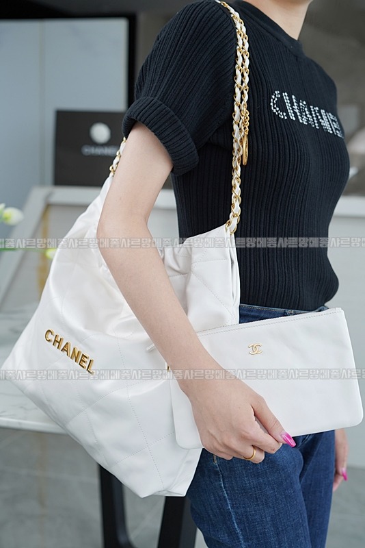 샤넬22P핸드백미디움화이트금장 20260206-094408-005루.jpg