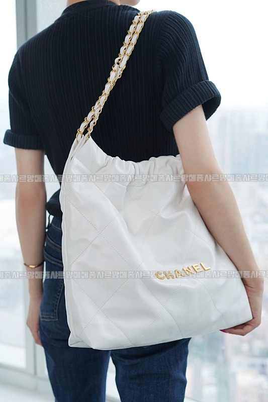 샤넬22P핸드백미디움화이트금장 20260206-094408-006루.jpg
