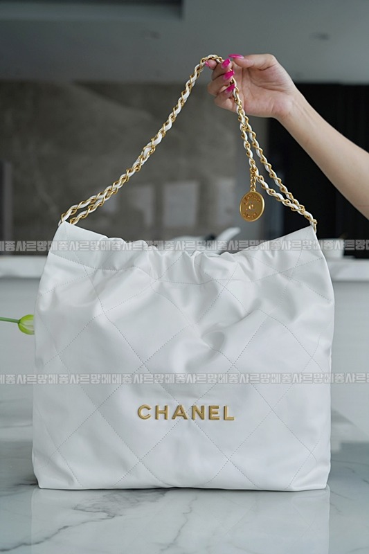 샤넬22P핸드백미디움화이트금장 20260206-094408-010루.jpg