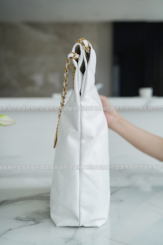샤넬22P핸드백미디움화이트금장 20260206-094409-012루.jpg
