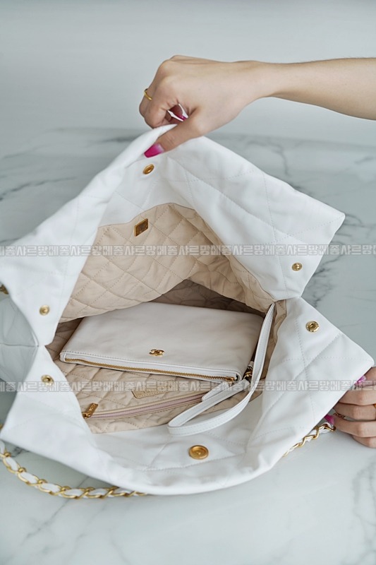 샤넬22P핸드백미디움화이트금장 20260206-094409-017루.jpg