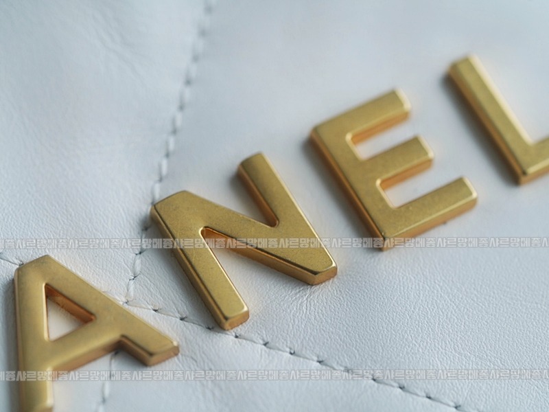 샤넬22P핸드백미디움화이트금장 20260206-094410-019루.jpg