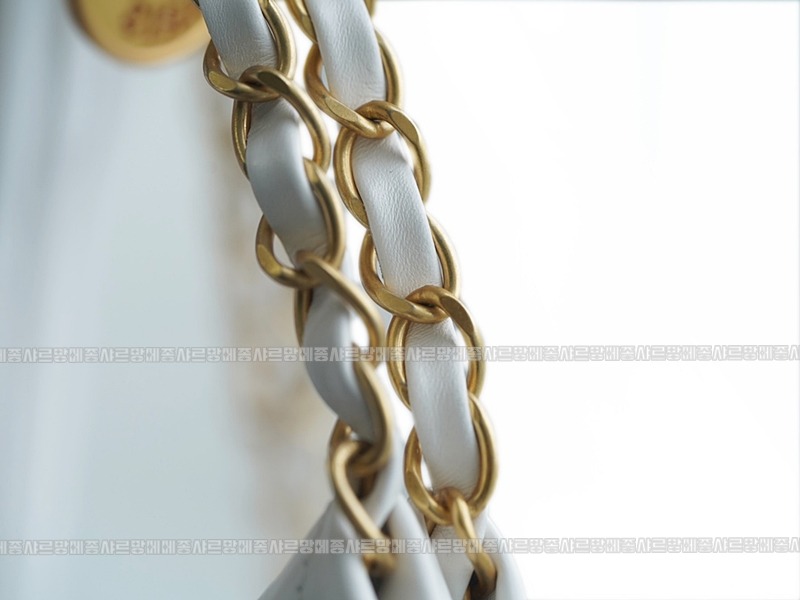 샤넬22P핸드백미디움화이트금장 20260206-094410-021루.jpg