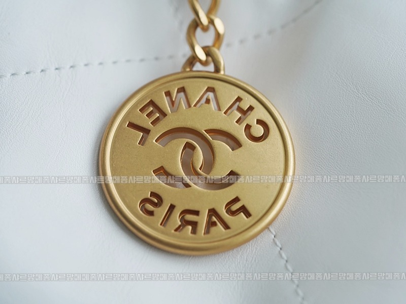 샤넬22P핸드백미디움화이트금장 20260206-094410-025루.jpg