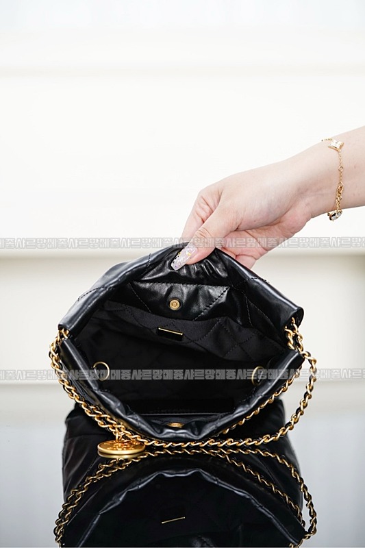 샤넬25백미니블랙금장 20260206-124420-017루.jpg