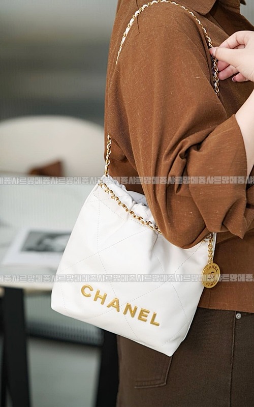 샤넬23미니핸드백화이트금장 20260206-131137-001루.jpg