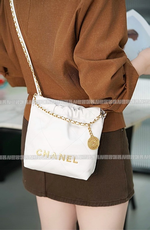 샤넬23미니핸드백화이트금장 20260206-131137-005루.jpg