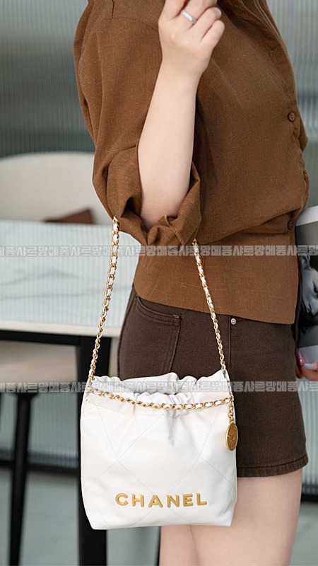 샤넬23미니핸드백화이트금장 20260206-131137-006루.jpg