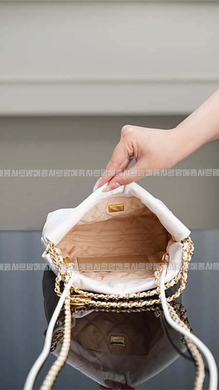 샤넬23미니핸드백화이트금장 20260206-131138-015루.jpg