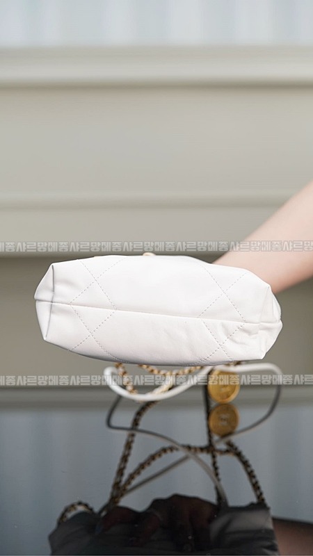 샤넬23미니핸드백화이트금장 20260206-131139-018루.jpg