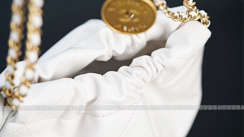 샤넬23미니핸드백화이트금장 20260206-131139-019루.jpg