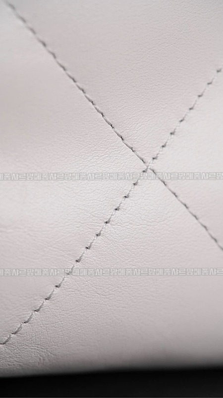 샤넬23미니핸드백화이트금장 20260206-131140-024루.jpg