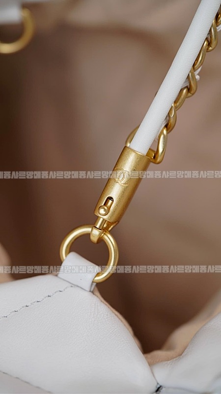 샤넬23미니핸드백화이트금장 20260206-131142-042루.jpg