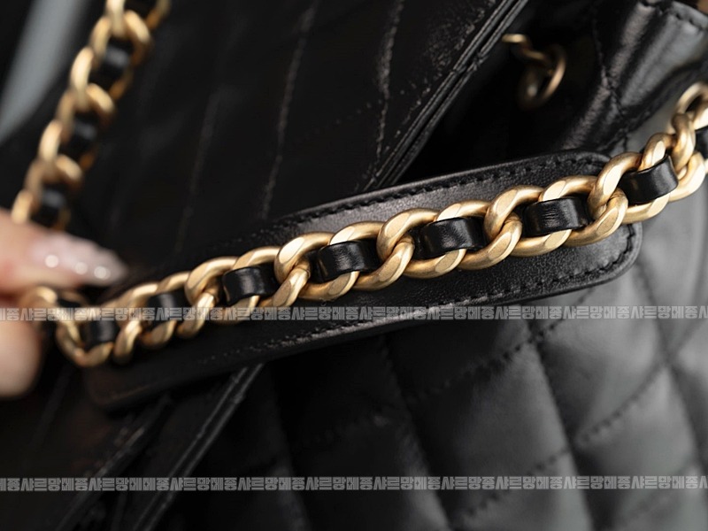 샤넬25C미디움백블랙금장20260207-104334-037루.jpg