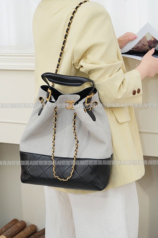 샤넬25A스웨이드및카프스킨체인숄더백 20260207-140843-001루.jpg