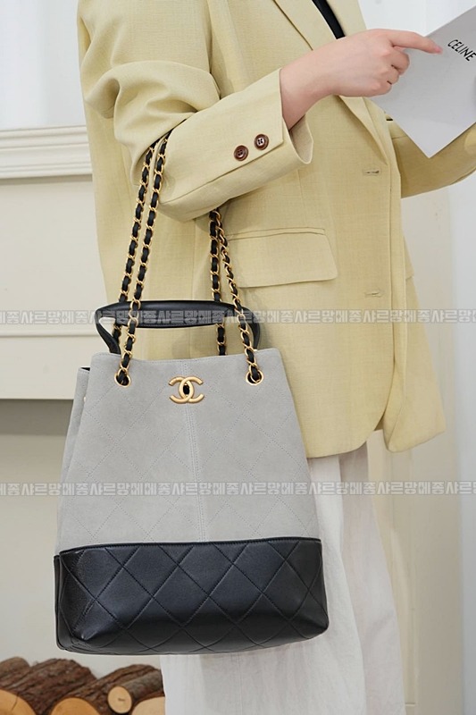 샤넬25A스웨이드및카프스킨체인숄더백 20260207-140844-009루.jpg