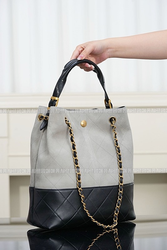 샤넬25A스웨이드및카프스킨체인숄더백 20260207-140844-013루.jpg