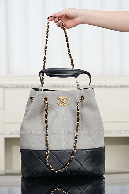 샤넬25A스웨이드및카프스킨체인숄더백 20260207-140844-014루.jpg