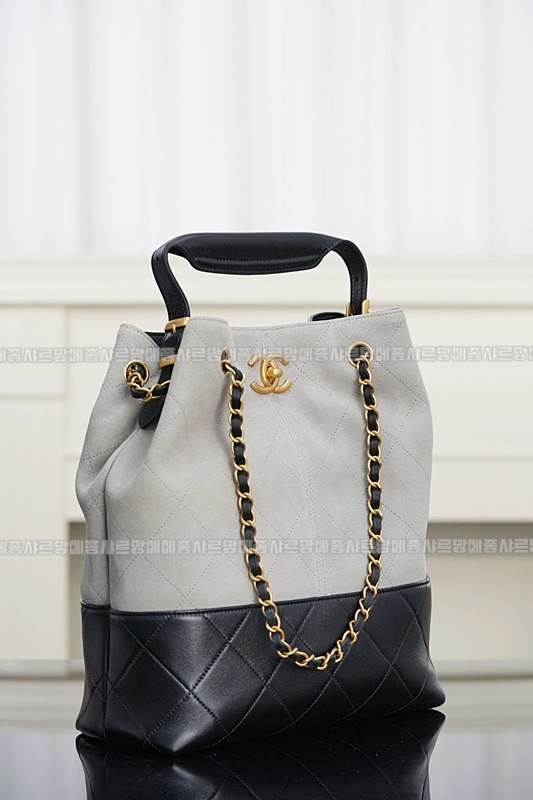 샤넬25A스웨이드및카프스킨체인숄더백 20260207-140845-015루.jpg