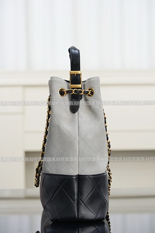 샤넬25A스웨이드및카프스킨체인숄더백 20260207-140845-017루.jpg