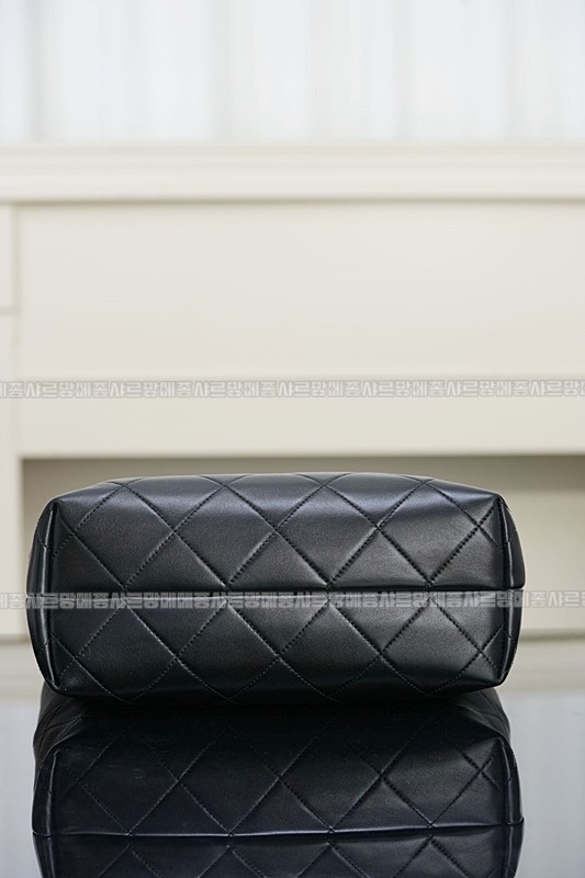 샤넬25A스웨이드및카프스킨체인숄더백 20260207-140845-018루.jpg