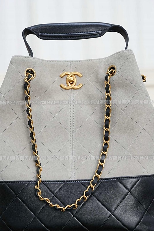 샤넬25A스웨이드및카프스킨체인숄더백 20260207-140845-019루.jpg