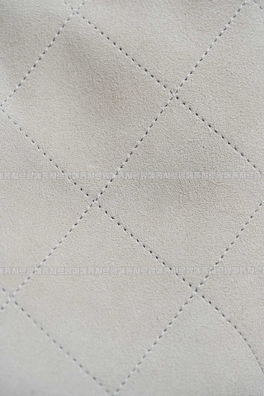 샤넬25A스웨이드및카프스킨체인숄더백 20260207-140845-020루.jpg