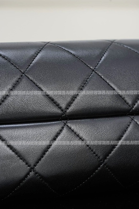 샤넬25A스웨이드및카프스킨체인숄더백 20260207-140845-021루.jpg