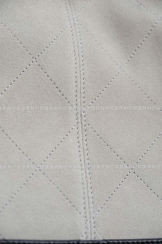 샤넬25A스웨이드및카프스킨체인숄더백 20260207-140845-022루.jpg